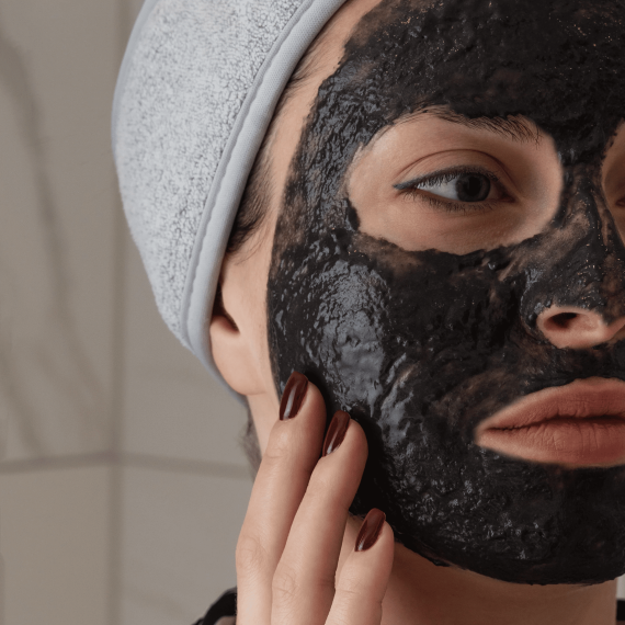 Комплект CARELIKA с альгинатной пластифицирующей маской и активатором обеспечивает интенсивное питание, стимуляцию синтеза коллагена, повышает эластичность и упругость кожи.